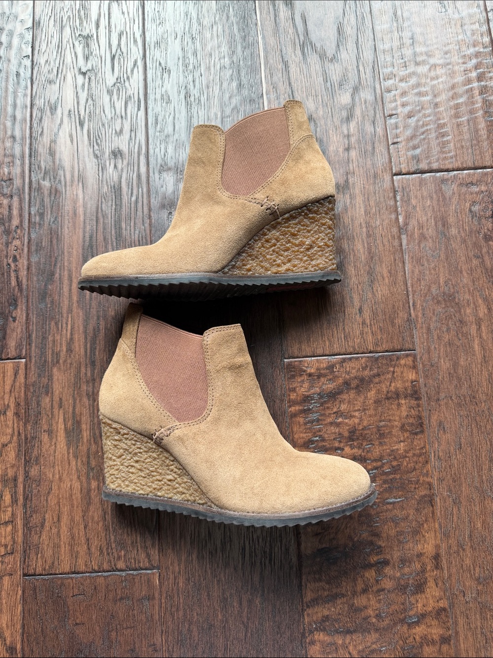 Trask sz 7 tan suede wedge bootie.